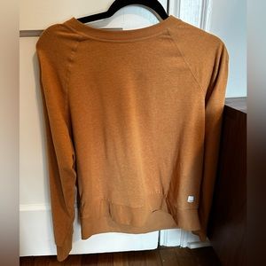 Vuori Long-Sleeve Halo Crew in Flax Heather - Small